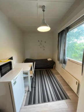 Kotimaailma: Hostel Kivikkotie (room 4), Vantaa